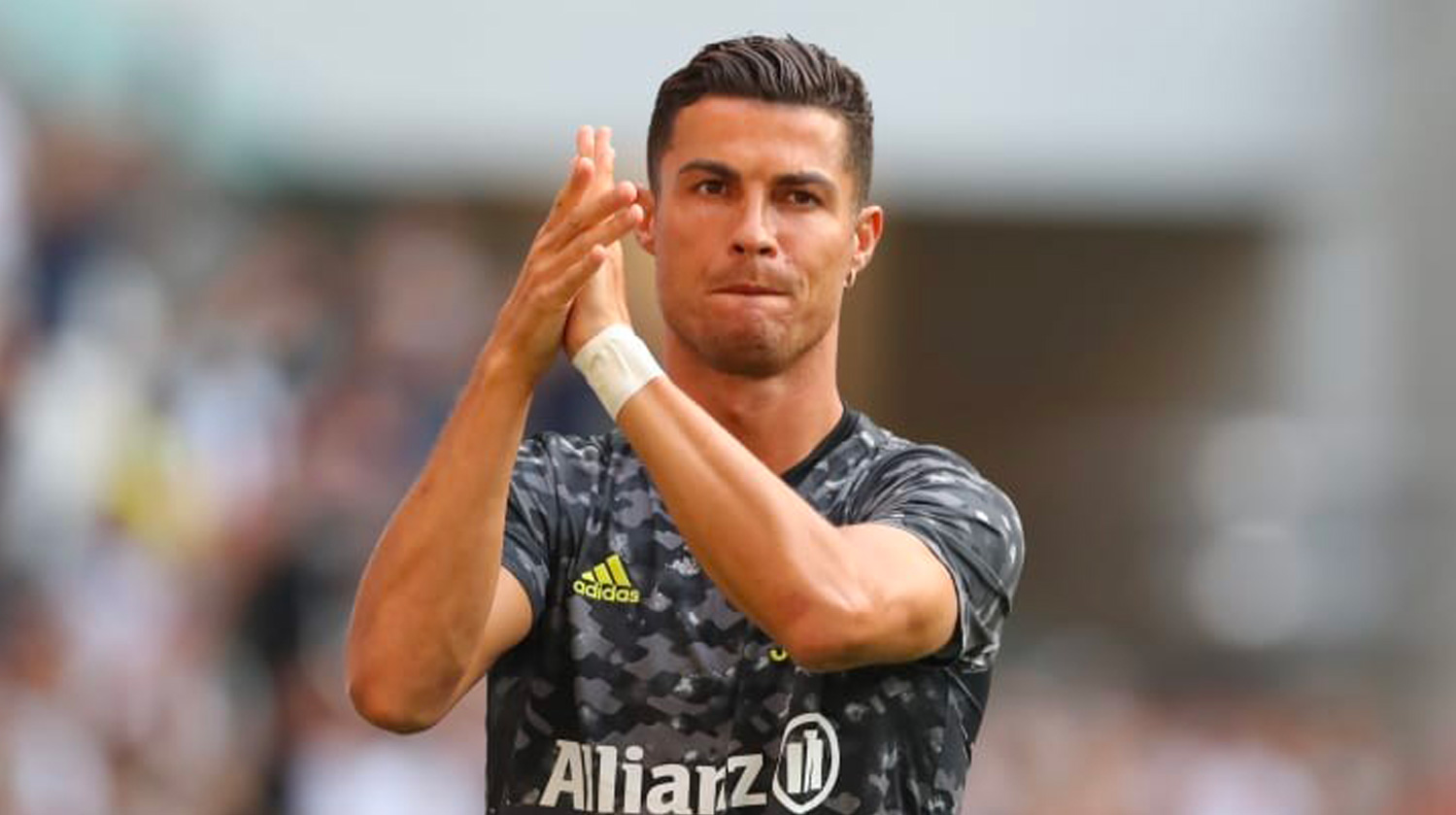 Cristiano Ronaldo applause